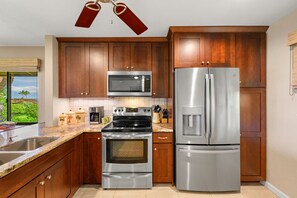Refrigerador, microondas, horno, placa de cocina