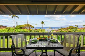 Outdoor dining - New Listing! Escape in style, upgraded 2bd charm (Kaanapali)