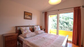 1 bedroom, free WiFi, bed sheets - Apartman Tara - Makarska by Villas Guide (Makarska)