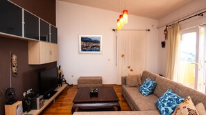 TV - Apartman Tara - Makarska by Villas Guide (Makarska)