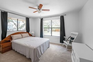 4 soverom, safe på rommet, strykejern/-brett og wi-fi (inkludert)