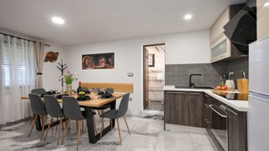 Fridge, microwave, oven, dishwasher - Villa Vinea by Villas Guide (Novakovec)