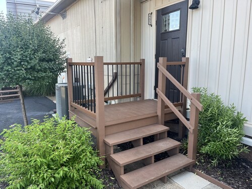 Charming centrally located 1-bedroom apartment in Newark with WiFi.