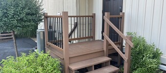 Charming centrally located 1-bedroom apartment in Newark with WiFi.