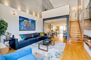 TV, fireplace - Luxury Modern Townhome-Private Garage-Steps to Petco Park-Top-rated stay (San Diego)