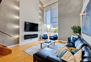 Unclassified image, 3 of 37, button - 3 story Modern Townhome-Private Garage-Steps to Petco Park-Top-rated stay (San Diego)