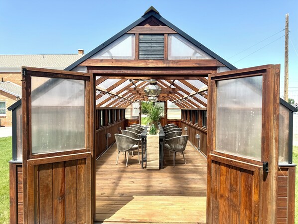 Outdoor dining