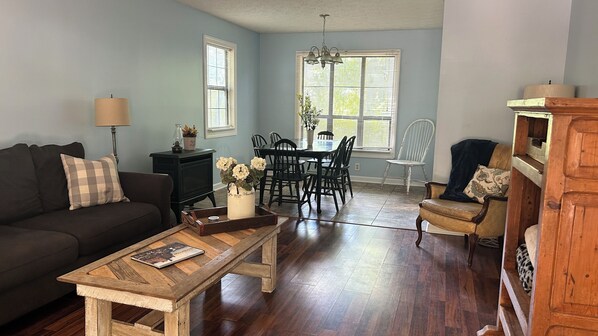 Smart TV - 3 bedroom 3 bathroom house in charming Cullman minutes to lake, town, interstate (Cullman)