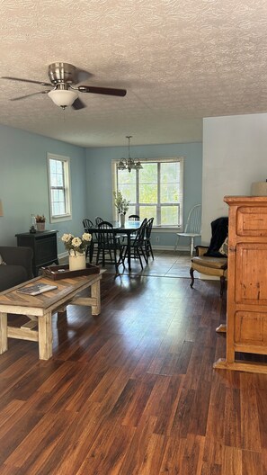 Smart TV - 3 bedroom 3 bathroom house in charming Cullman minutes to lake, town, interstate (Cullman)
