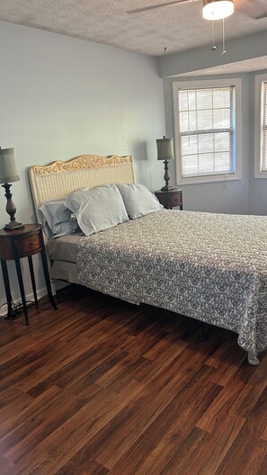 3 bedrooms, iron/ironing board, WiFi, bed sheets - 3 bedroom 3 bathroom house in charming Cullman minutes to lake, town, interstate (Cullman)