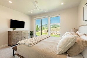 5 habitaciones, tabla de planchar con plancha y wifi gratis 