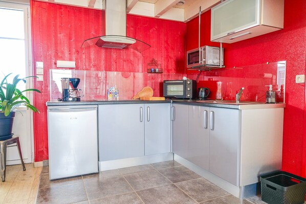 Fridge, microwave, oven, dishwasher
