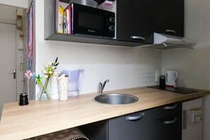 Fridge, microwave, coffee/tea maker, electric kettle