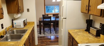 Tomar Park Apt with Porch and Fireplace KP101APT6