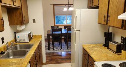 Tomar Park Apt with Porch and Fireplace KP101APT6