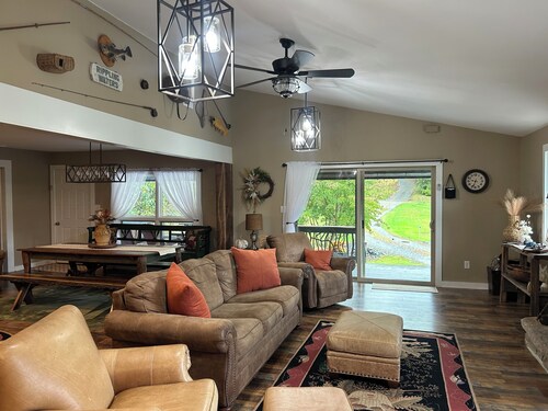 Charming 2-bedroom house in beautiful Cedar Mountain 4.5 miles to Pretty Place