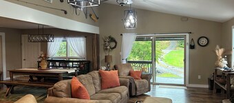 Charming 2-bedroom house in beautiful Cedar Mountain 4.5 miles to Pretty Place