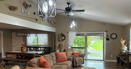 Charming 2-bedroom house in beautiful Cedar Mountain 4.5 miles to Pretty Place