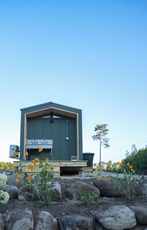 تجهيزات دش، مناشف، صابون، شامبو