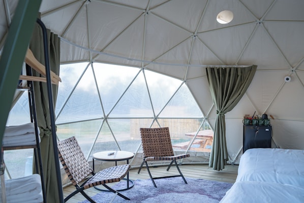 Egyptian cotton sheets, premium bedding, Select Comfort beds, free WiFi