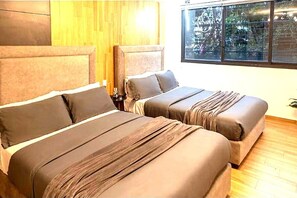 Deluxe Twin Room | In-room safe, desk, iron/ironing board, free WiFi