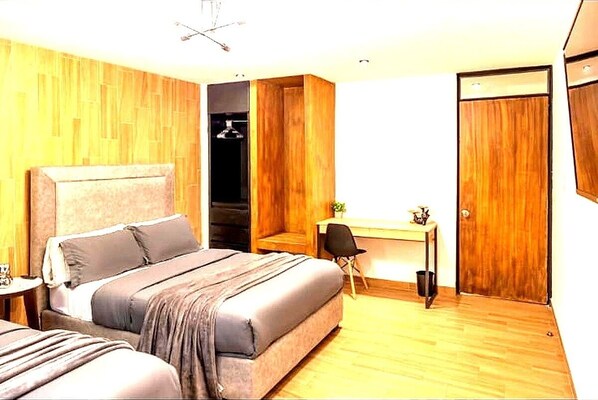 Deluxe Twin Room | In-room safe, desk, iron/ironing board, free WiFi