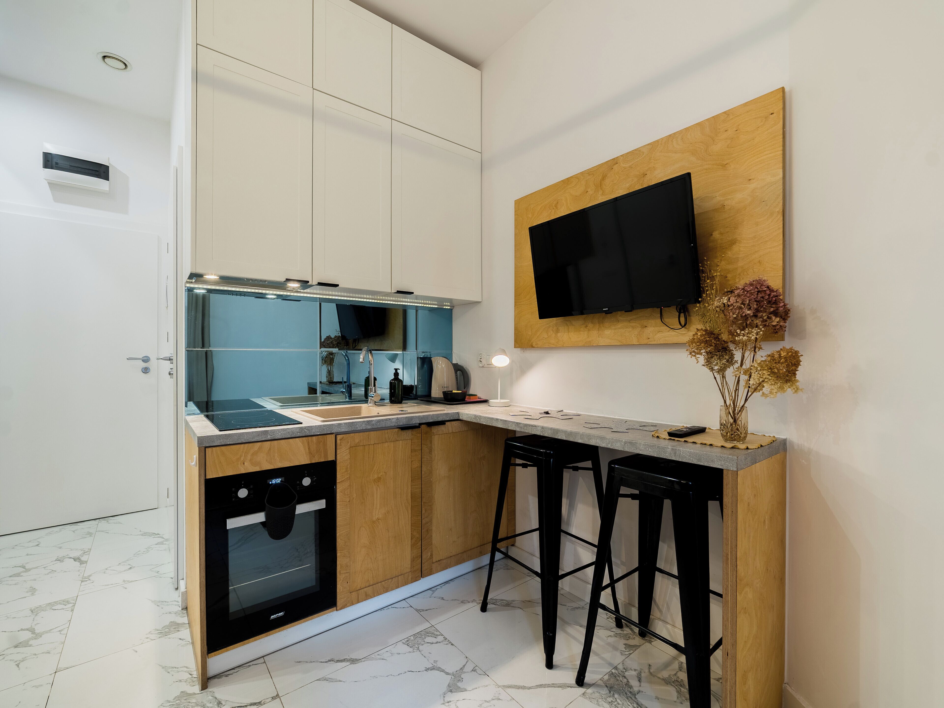 Fridge, oven, stovetop