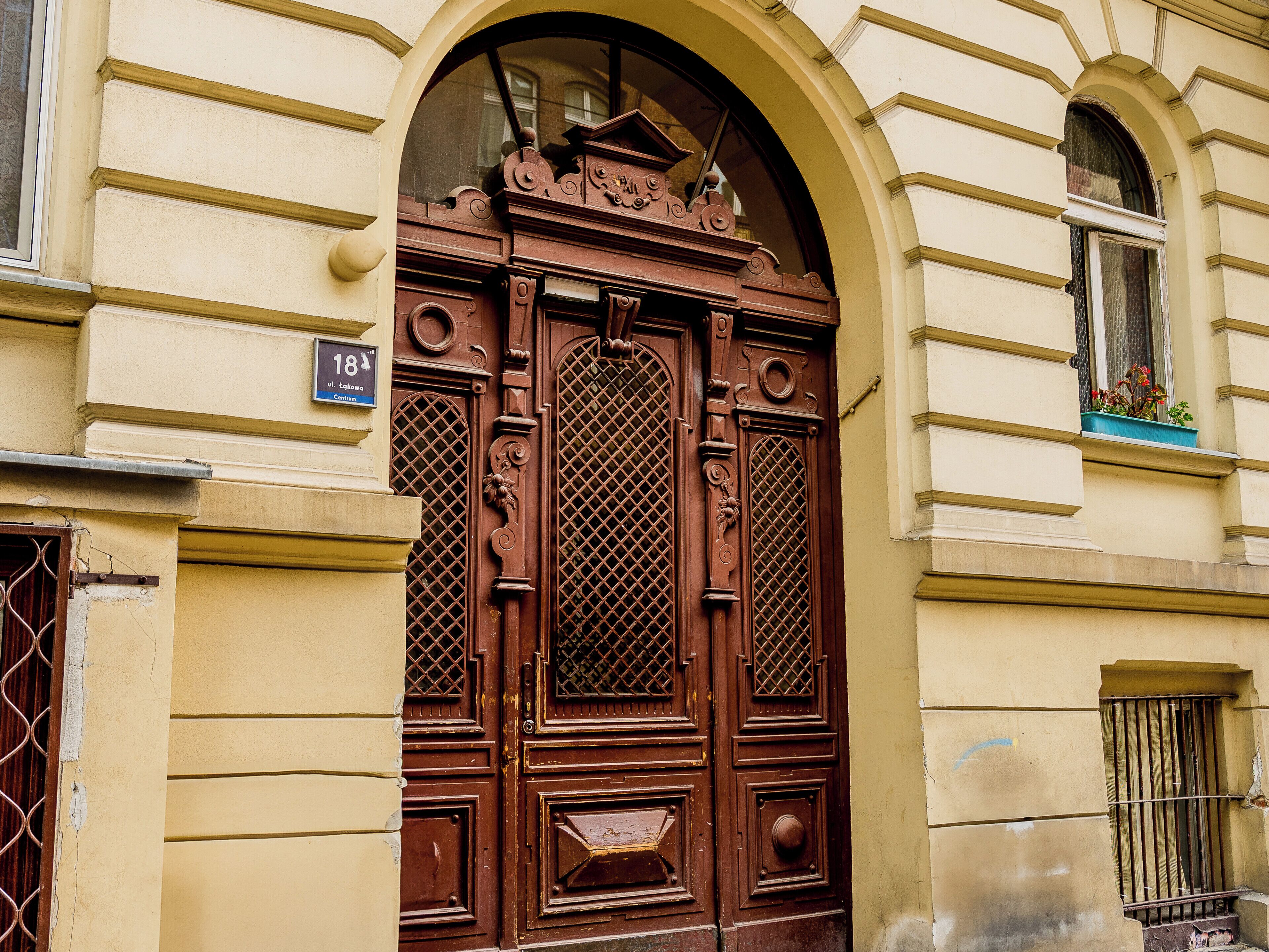 تفاصيل الفندق من الخارج