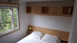 2 chambres, fer et planche à repasser