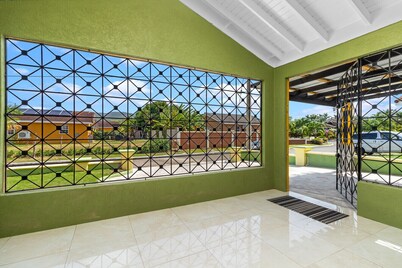 Cozy Cove Villa in Drax Hall