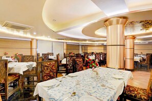 Dining - Palette Hotel Nisarga Bhopal (BHOPAL)
