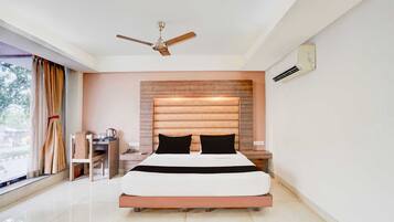 Classic Room | Desk, free WiFi, bed sheets