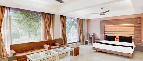 Desk, free WiFi, bed sheets