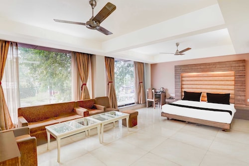 Palette Hotel Nisarga Bhopal