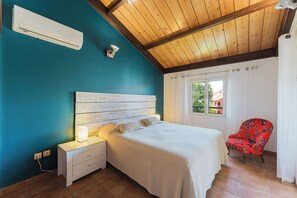 3 bedrooms, in-room safe, desk, iron/ironing board