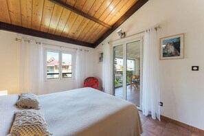 3 bedrooms, in-room safe, desk, iron/ironing board