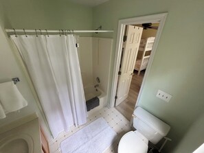 مجففات شعر، مناشف، صابون، شامبو