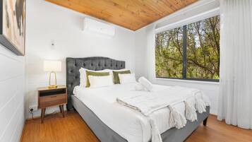 Iron/ironing board, free WiFi