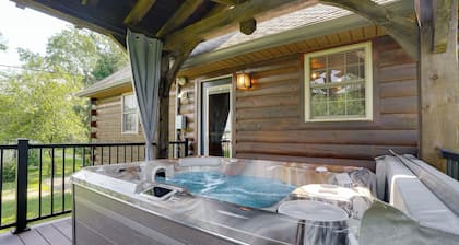 Creekside Cabin | Kayaks + Hot Tub