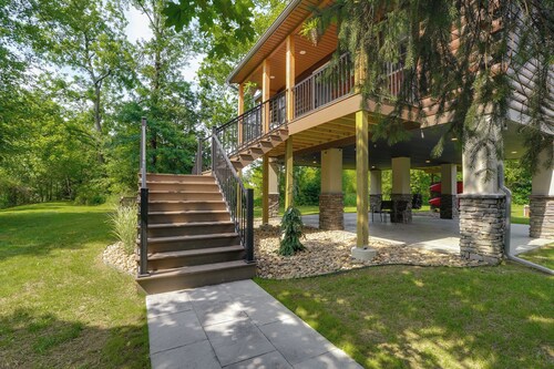 Creekside Cabin | Kayaks + Hot Tub