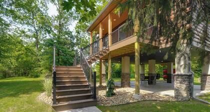 Creekside Cabin | Kayaks + Hot Tub