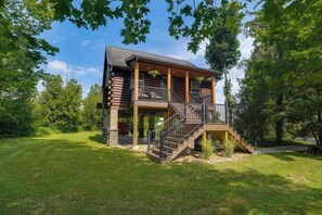 Exterior - Creekside Cabin | Kayaks + Hot Tub (Myerstown)