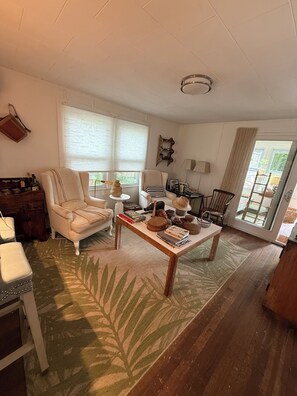 Interior - Charming 2-bedroom cottage with WiFi, AC in enjoyable Hampton Bays
Waterview (Hampton Bays)