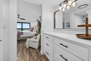 1 bedroom, desk, free WiFi, bed sheets - New Listing! Fully renovated with a sunset view, beachfront property with a heated pool (Ormond Beach)