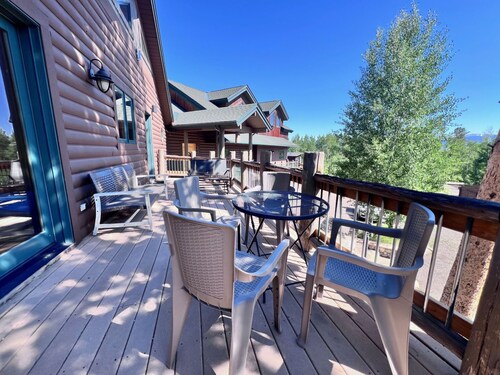 Aspen Hollow Lodge w/ Hot Tub + Fire Pit