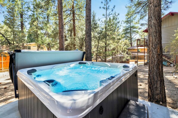 Outdoor spa tub