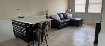 Charming 1-bedroom apartment in lovely Farmington with WiFi, AC