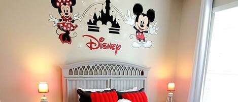 3 habitaciones, tabla de planchar con plancha, cuna de viaje y wifi