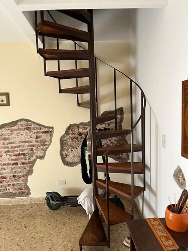 Private Room in a Shared House with a Balcony and Air Conditioning Near the San Isidro Racetrack