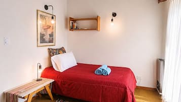 1 habitación, escritorio, tabla de planchar con plancha y wifi gratis